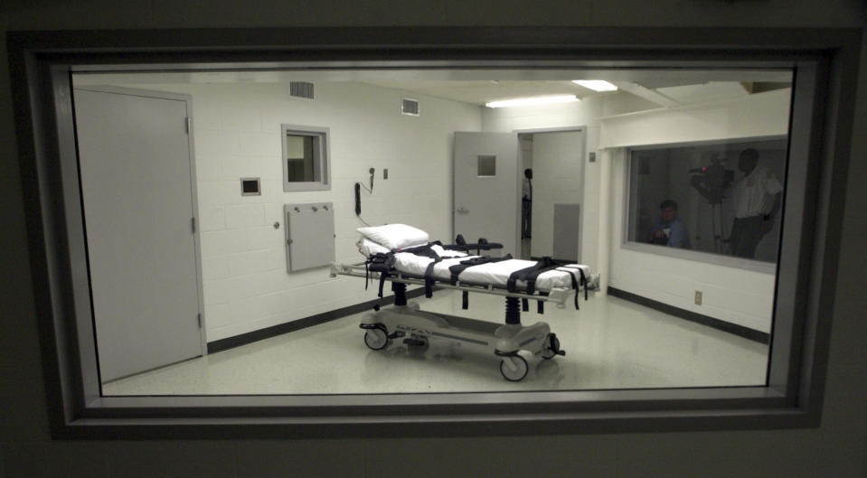 FILE - Alabama's lethal injection chamber at Holman Correctional Facility in Atmore, Ala., is pictured in this Oct. 7, 2002 file photo. Alabama will be allowed to put an inmate to death with nitrogen gas, a federal appeals court ruled Wednesday, Jan. 24, 2024, refusing to block what would be the nation’s first execution by a new method since 1982. Alabama says it plans to replace Eugene Smith's, 58, breathing air with nitrogen gas Thursday, Jan. 25, rendering him unconscious within seconds and killing him within minutes. (AP Photo/Dave Martin, File)
