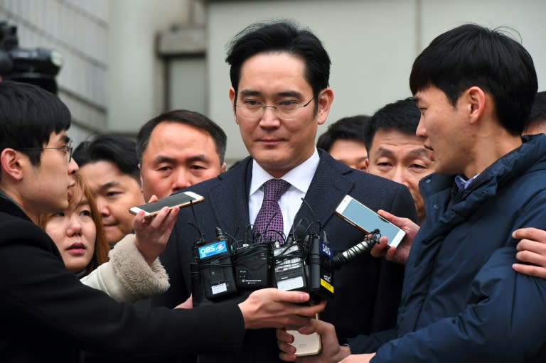 South Korean prosecutors accused Lee Jae-Yong (C), the heir to the Samsung business empire, of embezzling funds, committing perjury and playing a key role in a corruption scandal that led to the ouster of former President Park Geun-Hye