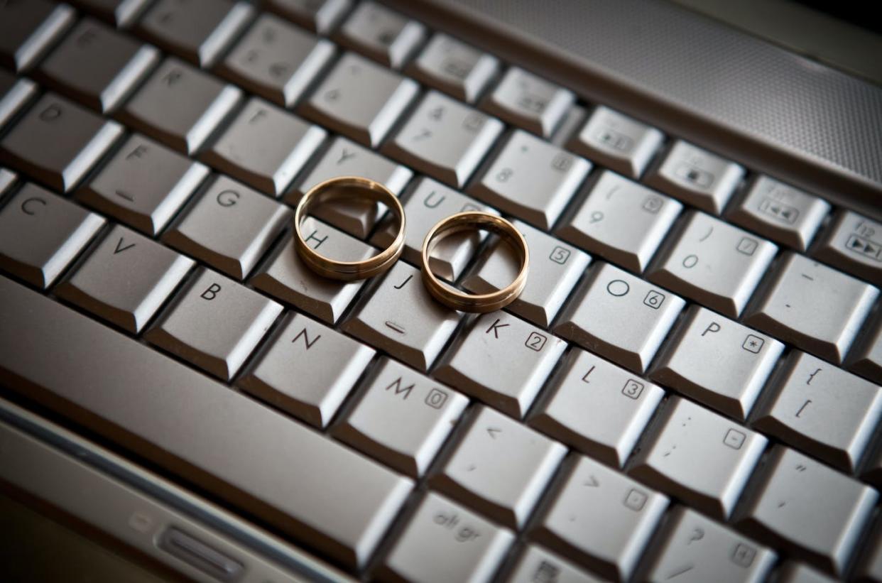 Designing for all couples -- or declining? <a href="https://www.gettyimages.com/detail/photo/cyber-love-royalty-free-image/522854467?phrase=wedding+rings+computer&adppopup=true" rel="nofollow noopener" target="_blank" data-ylk="slk:DawidMarkiewicz/iStock via Getty Images Plus;elm:context_link;itc:0;sec:content-canvas" class="link ">DawidMarkiewicz/iStock via Getty Images Plus</a>