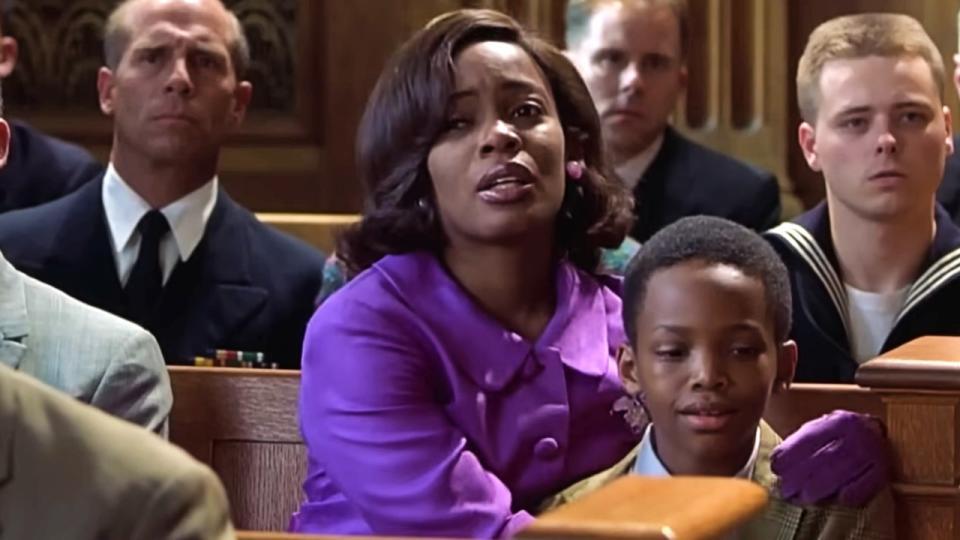 Jo Brashear (Aunjanue Ellis-Taylor) in Men of Honor