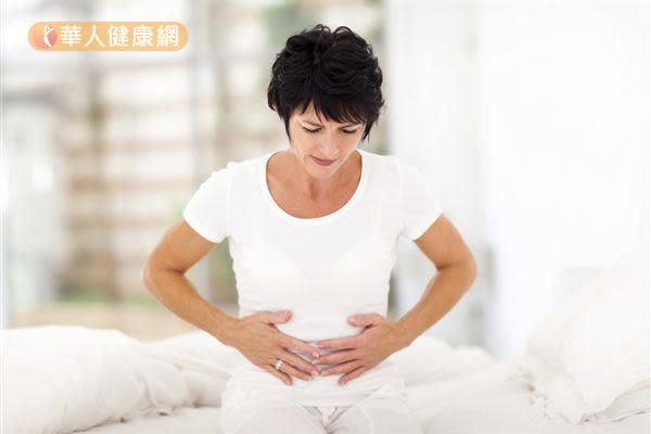 多囊性卵巢症候群的患者，會出現經血量稀少、量多、月經週期不規律甚至閉經、不孕等症狀。