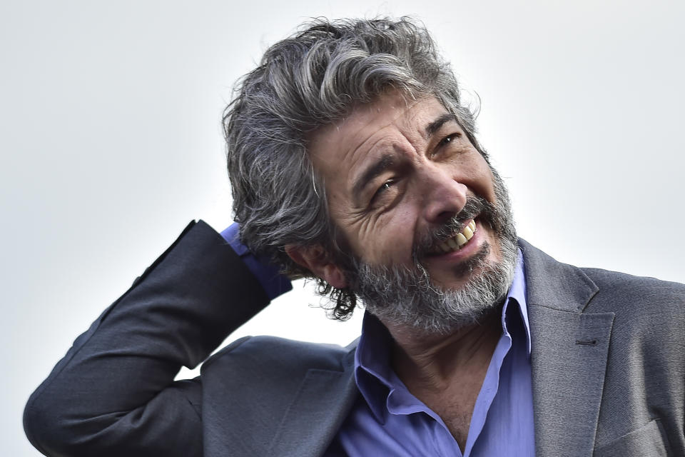 ARCHIVO – En esta fotografía de archivo del 26 de septiembre de 2017 el actor argentino galardonado con el premio Donostia Ricardo Darín, posa durante una sesión de foto para promover su película ''La Cordillera'' (The Mountain Range'), en la 65ª edición del Festival de Cine de San Sebastián en San Sebastián, España. La 41 edición del Festival Internacional del Nuevo Cine Latinoamericano fue inaugurada el 5 de diciembre en La Habana con la proyección de “La odisea de los Giles” protagonizada por Darín. (Foto AP/Alvaro Barrientos, archivo)