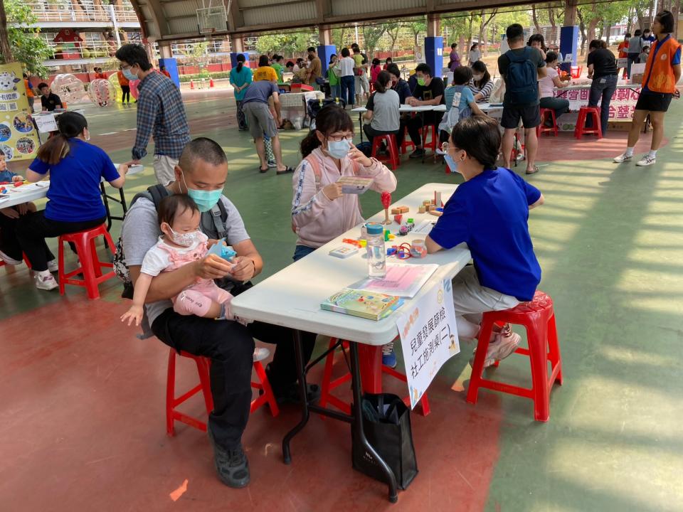 現場教養諮詢，讓新手爸媽一起了解孩子的成長關鍵。