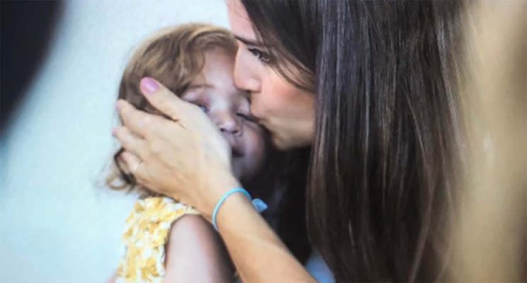 Zaira Nara besando a su pequeña hija Malaika, de un año y dos meses. Foto: Instagram/zaira.nara