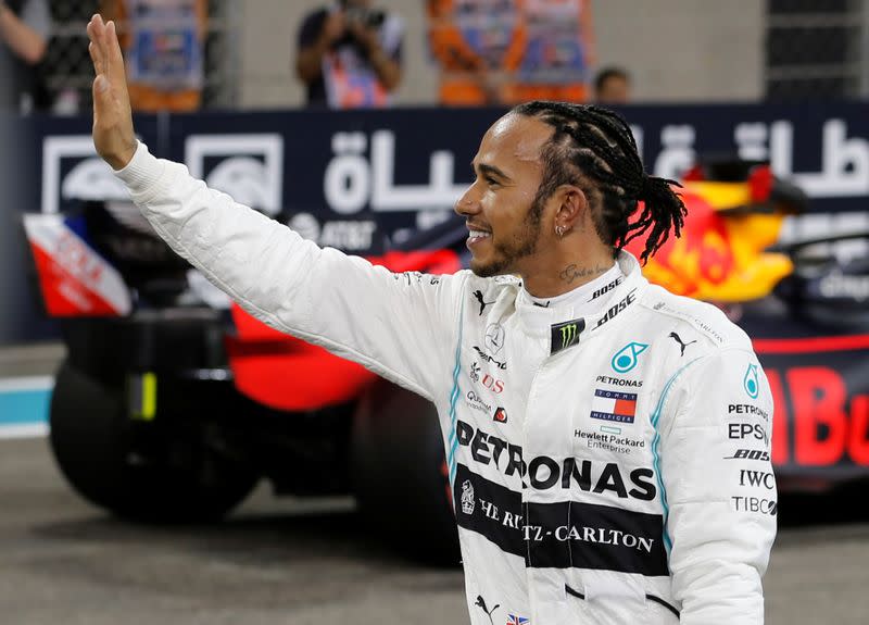 Lewis Hamilton, de Mercedes, después de clasificarse en la pole position de Fórmula 1 en el Gran Premio de Abu Dhabi