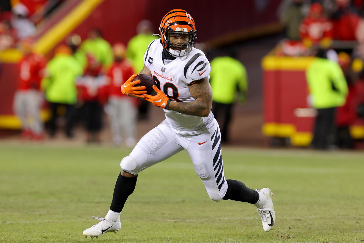 Dolphins sign former Bengals running back who was arrested three