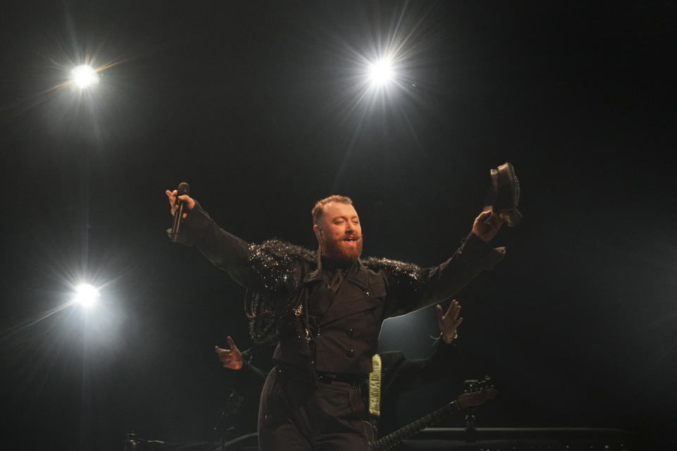 Sam Smith de Inglaterra durante su concierto en el Festival Tecate Emblema en la Ciudad de México el viernes 17 de mayo de 2024. (Foto AP/Fernando Llano)