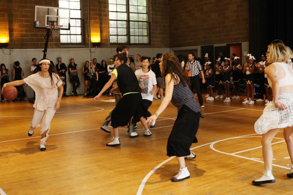 <p>Wassermänner (20. Januar bis 18. Februar) stecken voller Energie, sind gesellig und humorvoll. Deshalb sind Teamsportarten geeignet anstatt Schach oder Tischtennis. Basketball bietet sich da als Beispiel an. </p>