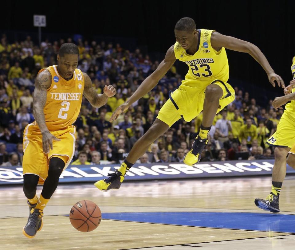 Tennessee's Antonio Barton (2) and Michigan's Caris LeVert (23) go after a loose ball during the first half of an NCAA Midwest Regional semifinal college basketball tournament game Friday, March 28, 2014, in Indianapolis. (AP Photo/David J. Phillip)
