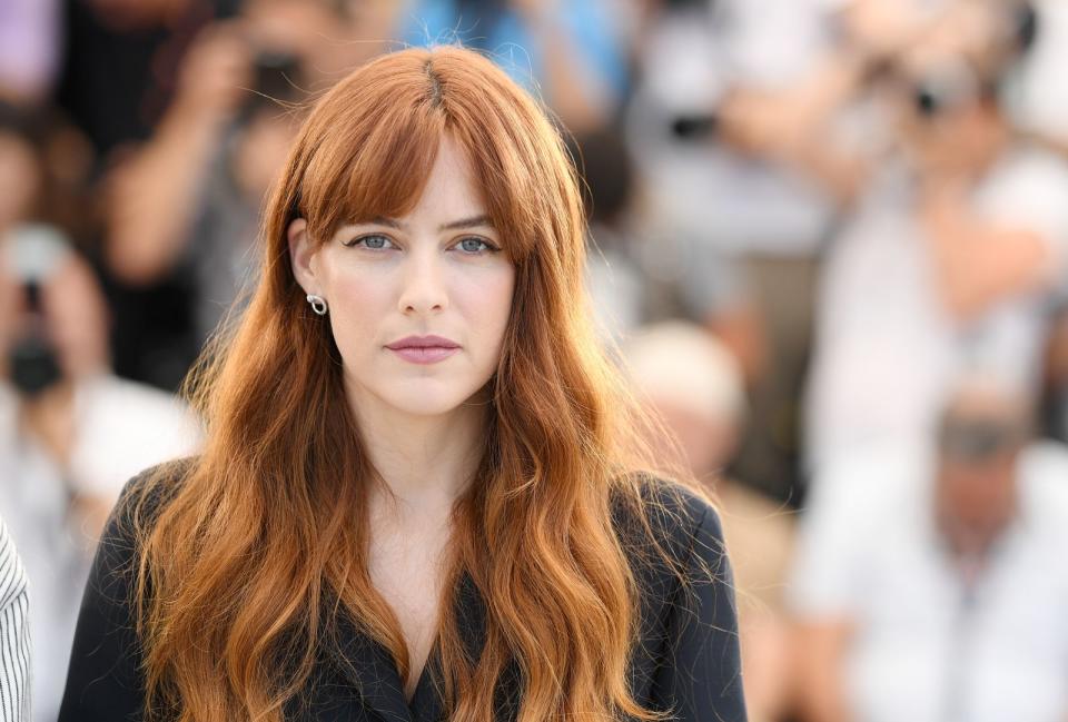 Die Enkelin des Musikers, Riley Keough, präsentierte zuletzt in Cannes ihren Film "War Pony", war aber auch schon auf dem Titelblatt der Vogue zu sehen und lief für Dolce & Gabbana in Italien. (Bild: Pascal Le Segretain/Getty Images)