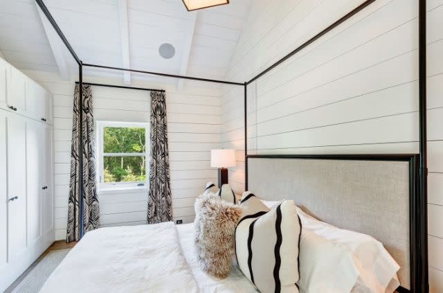 <p>Yep, even Meredith Grey loves shiplap. Sadly, McDreamy<span> is not included.</span></p>