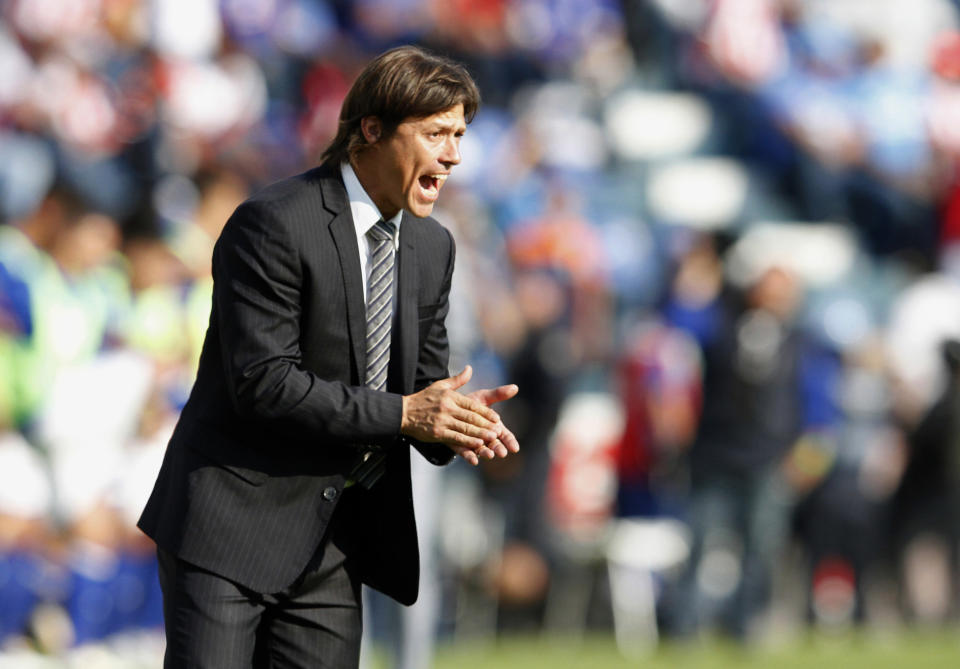 ARCHIVO – En esta foto del 29 de julio de 2017, el técnico de Chivas Matías Almeyda durante un partido contra Cruz Azul por la liga mexicana. (AP Foto/Tomas Stargardter, archivo)