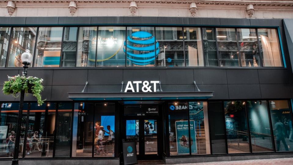 AT&T Q2 Earnings: Strong Wireless Net Adds, Higher Free Cash Flow, Stable Annual Outlook