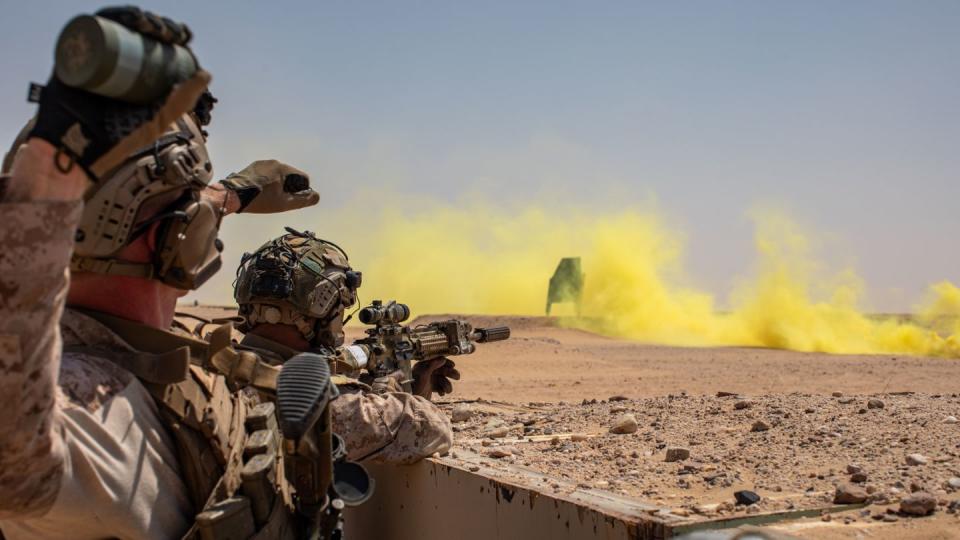 A Marine with the 26th Marine Expeditionary Unit (Special Operations Capable) provides obscuration while his buddy suppresses a simulated enemy position during an integrated platoon reinforced live-fire attack executed alongside Kuwaiti Marines at Udairi Range Complex, Kuwait, Sept. 6. (Gunnery Sgt. Jeffrey Cordero/Marine Corps)