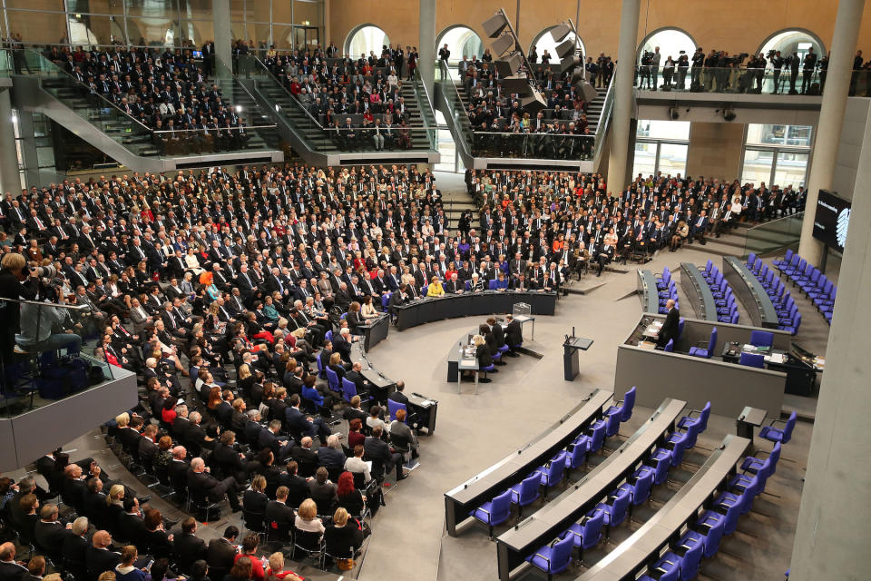 Wenn es nach Xavier Naidoo geht, dann tummeln sich im Bundestag Volksverräter. (Bild: Getty Images)