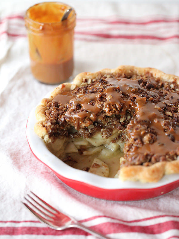 <strong>Get the <a href="http://www.foodiecrush.com/2013/11/caramel-apple-pie-and-a-pioneer-woman-cookbook-giveaway/" target="_blank">Caramel Apple Pie recipe</a> from Foodie Crush</strong>