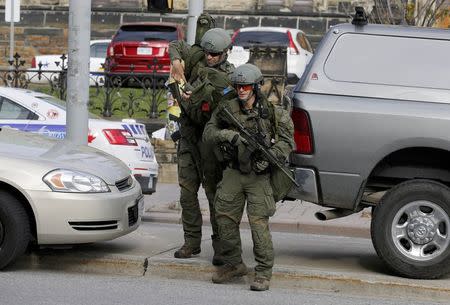 Armed RCMP officers guard Parliament Hilll following a shooting incident in Ottawa October 22, 2014. REUTERS/Chris Wattie