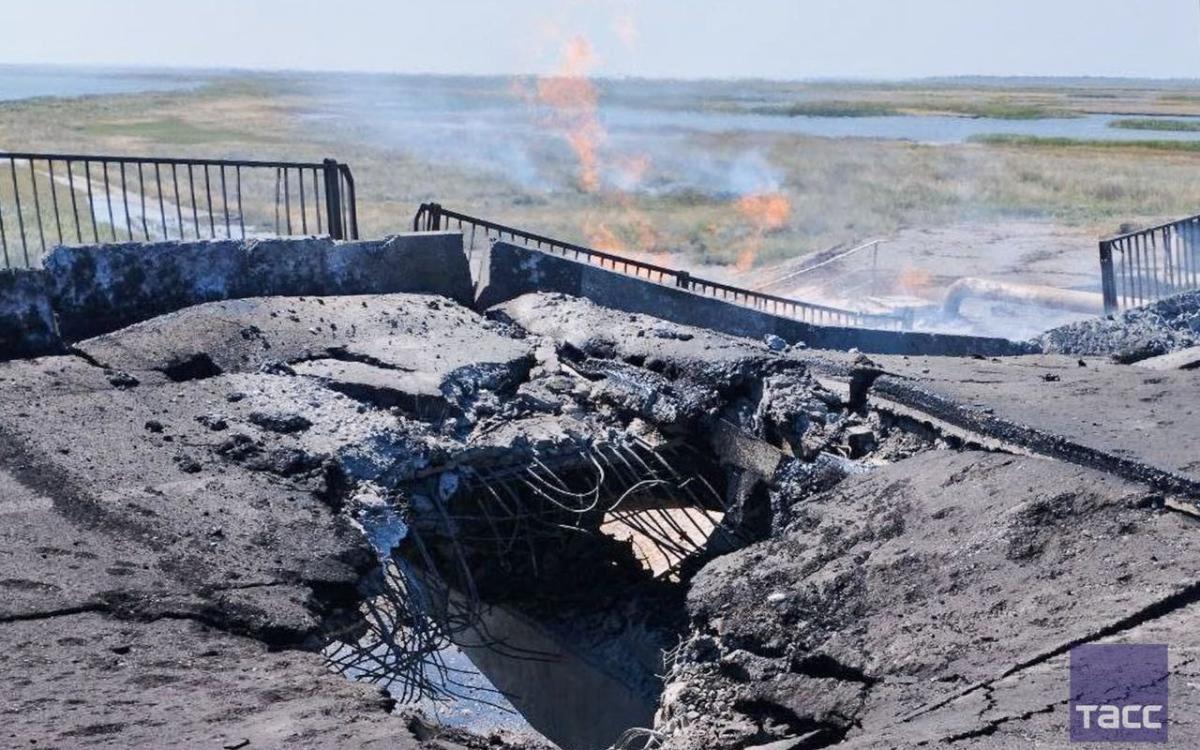 Украйна удари ключови мостове на Крим с ракети Storm Shadow