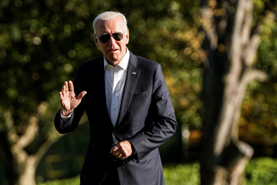 Image: U.S. President Joe Biden walks from Marine One as he returns to the White House in Washington (Joshua Roberts / Reuters)