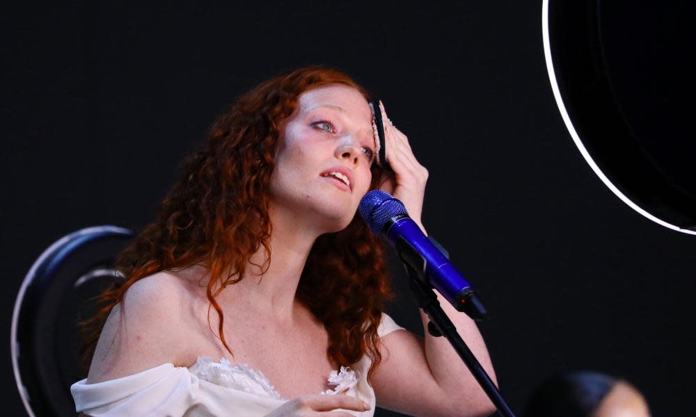 Jess Glynne removes her makeup onstage at the Brits.