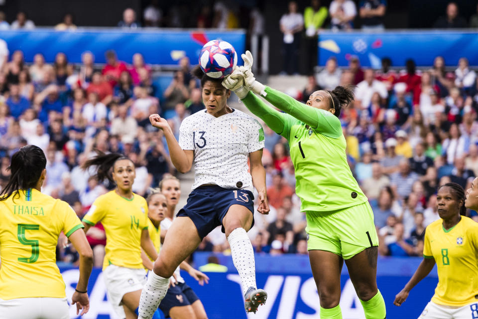 Goalkeeper Barbara Barbosa of Brazil (R) defends the ball during the 2019 FIFA Women's World Cup France Round Of 16 match between France and Brazil at Stade Oceane on June 23, 2019 in Le Havre, France. (Photo by Marcio Machado/Getty Images)