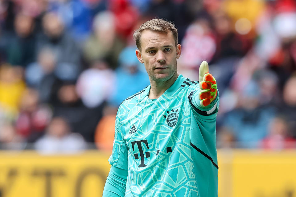 AUGSBURG, GERMANY - SEPTEMBER 17: goalkeeper Manuel Neuer of Bayern Muenchen gestures during the Bundesliga match between FC Augsburg and FC Bayern München at WWK-Arena on September 17, 2022 in Augsburg, Germany. (Photo by Roland Krivec/DeFodi Images via Getty Images)