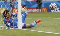 Mexico's goalkeeper Guillermo Ochoa saves the ball against Brazil's Neymar during their 2014 World Cup Group A soccer match at the Castelao arena in Fortaleza June 17, 2014. (Sergio Moraes/Reuters)