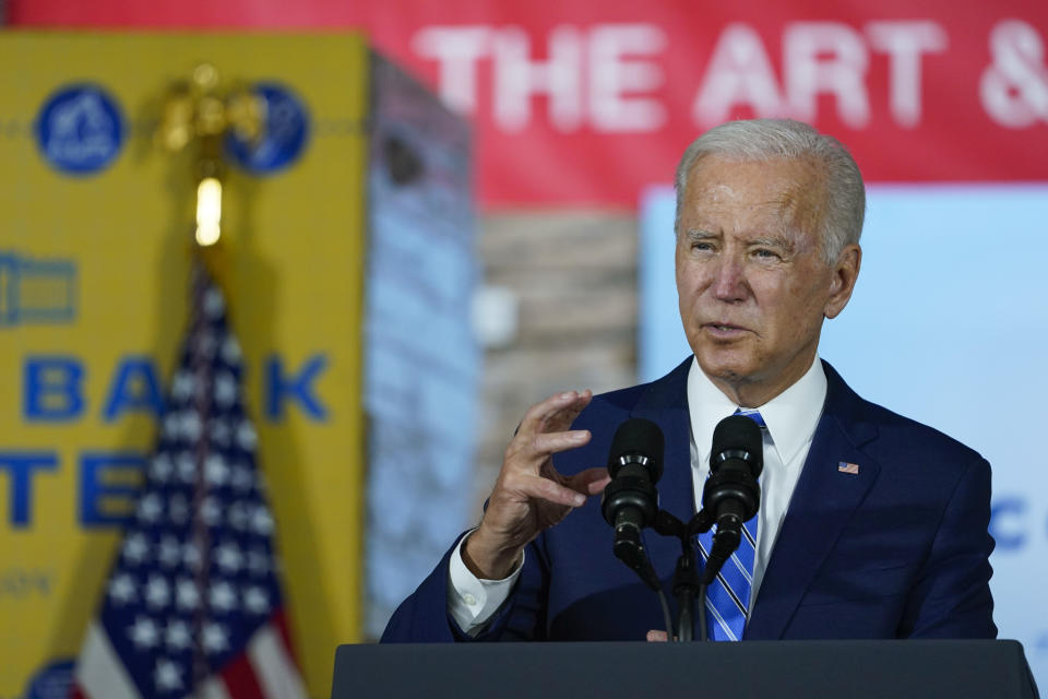 President Joe Biden speaks about COVID-19 vaccinations after touring a Clayco Corporation construction site for a Microsoft data center in Elk Grove Village, Ill., Thursday, Oct. 7, 2021. (AP Photo/Susan Walsh)