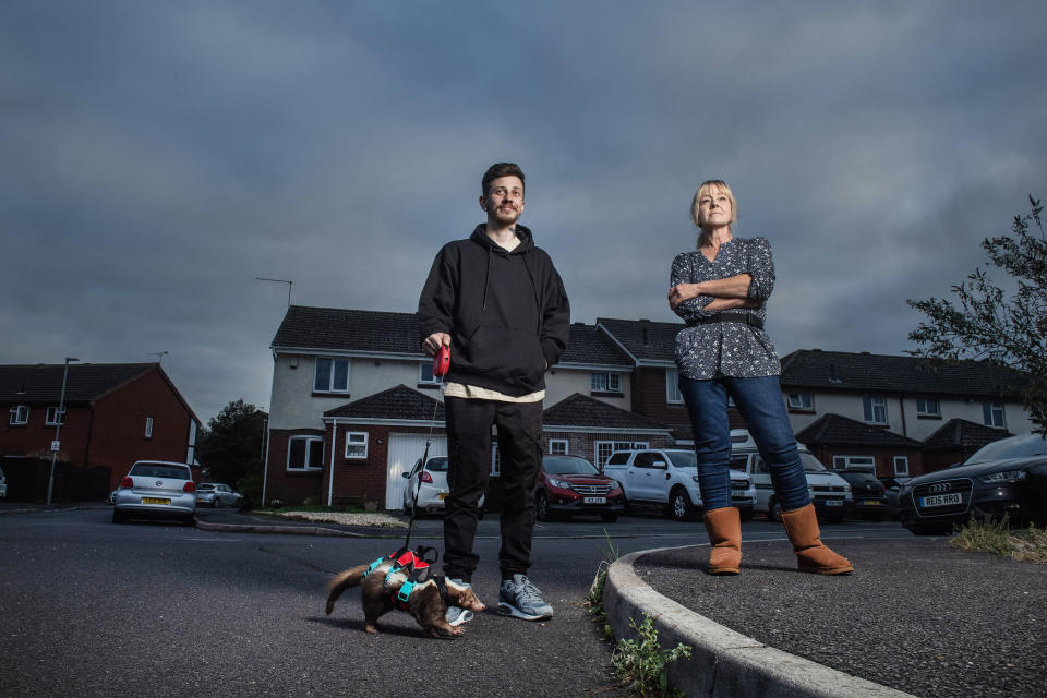 Tyler has enlisted help from fellow skunk owner Jayden Parr, 27 and his pet Dexter. (Solent)