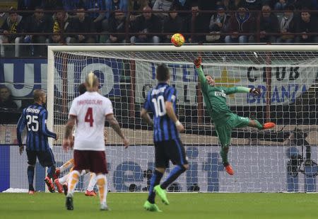 Inter Milan's goalkeeper Samir Handanovic makes a save during the Italian Serie A soccer match against AS Roma at the San Siro stadium in Milan, Italy, October 31, 2015. REUTERS/Stefano Rellandini