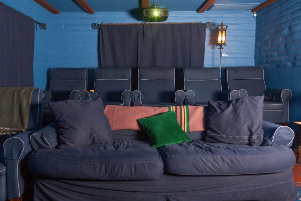 <p>Guests can also cozy up in the screening room, which boasts a high-end 2K projector with surround sound for the ultimate home theatre experience. (Airbnb) </p>