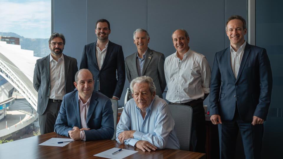 Top from left to right: Camilo Reyes, Legal Advisor, Bretano; Floris Lagerwerf, Americas Vice President, Finance and Operations, IMCD; Jose Bernal, Board Member, Bretano; Jorge Eduardo Leon, Board Member, Bretano; Nicolas Kaufmann, Americas President, IMCD Bottom from left to right: Fernando J. Espinosa, Jr., Managing Director, IMCD LATAM North; Jorge León Dub, President of the Board of Directors, Bretano