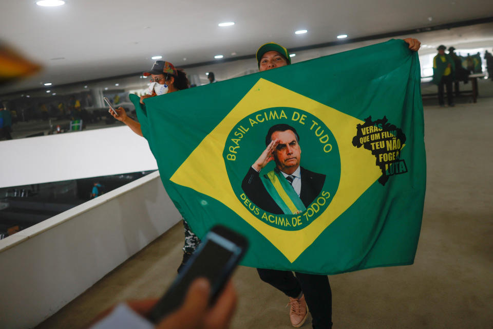 Wen die Angreifer von Brasilia unterstützen zeigten sie stolz bei zahlreichen Video- und Fotoaufnahmen aus dem gestürmten Regierungspalast. (Bild: REUTERS/Adriano Machado)