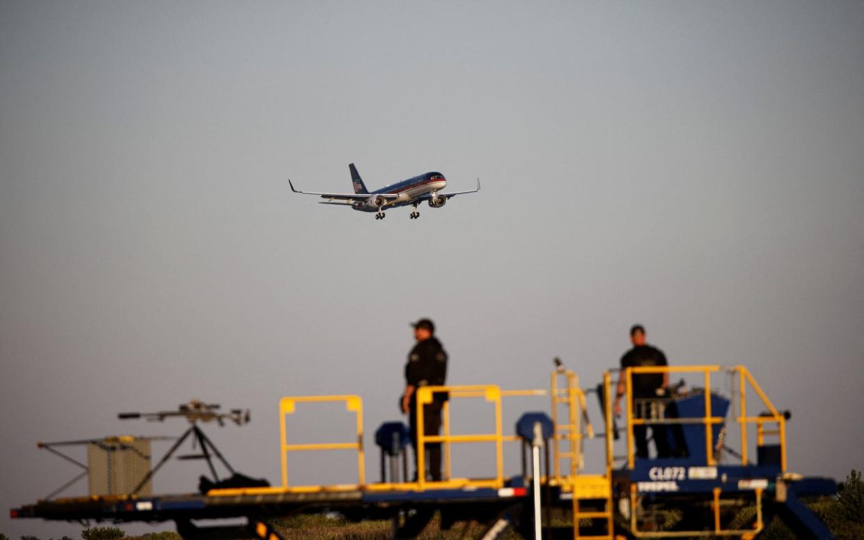 Donald Trump's plane prepares to land in Philadelphia, Pennsylvania