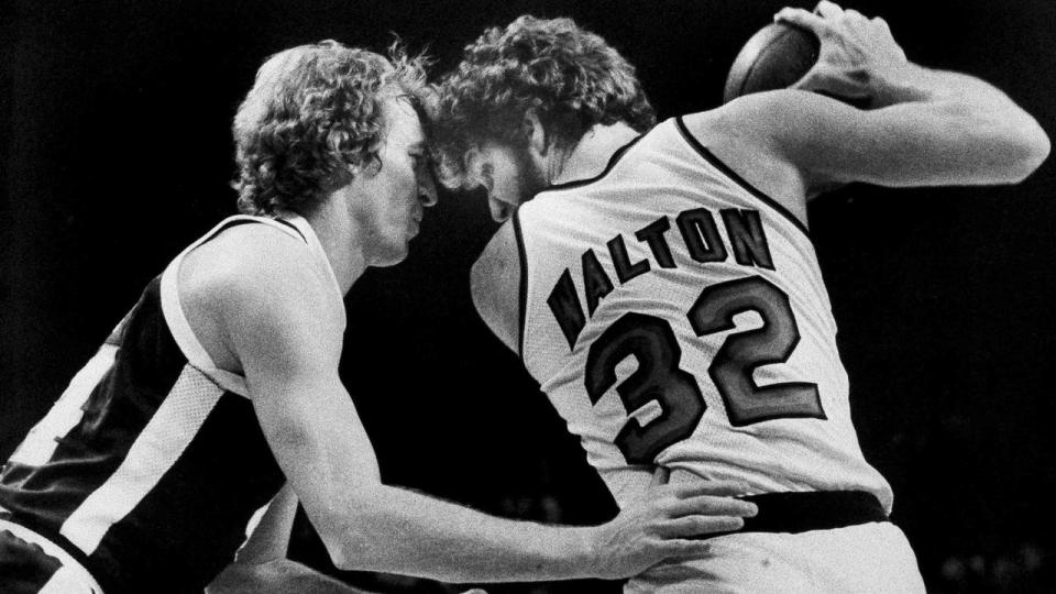 Bill Walton (right) took on the Nuggets' Dan Issel.