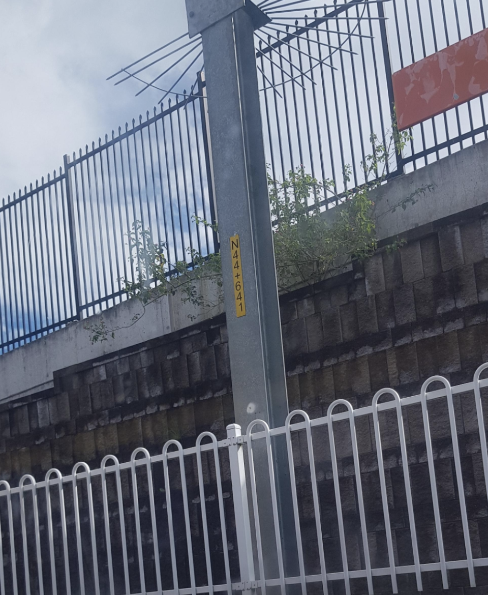 A Reddit user explained what these markers along the train station mean. Source: Reddit - u/MrSmithSmith