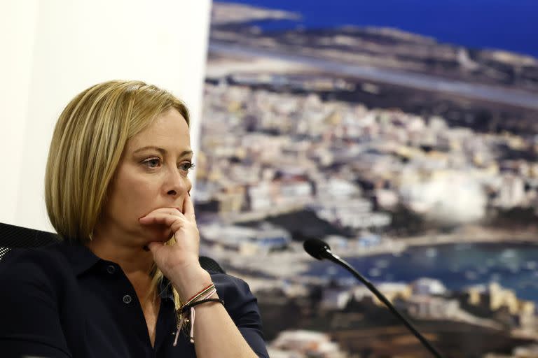 17 de septiembre de 2023, Italia, Lampedusa: La primera ministra italiana, Giorgia Meloni, asiste a una rueda de prensa con Ursula von der Leyen (no en la foto), presidenta de la Comisión Europea, en el marco de su visita a la isla de Lampedusa. Foto: Cecilia Fabiano/LaPresse vía ZUMA Press/dpa