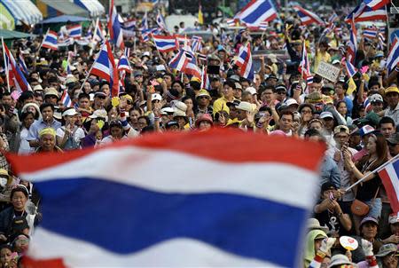 Anti-government protesters cheer and dance as protest leader Suthep Thaugsuban (not seen) addresses a crowd outside the Government House in Bangkok December 9, 2013. REUTERS/Dylan Martinez