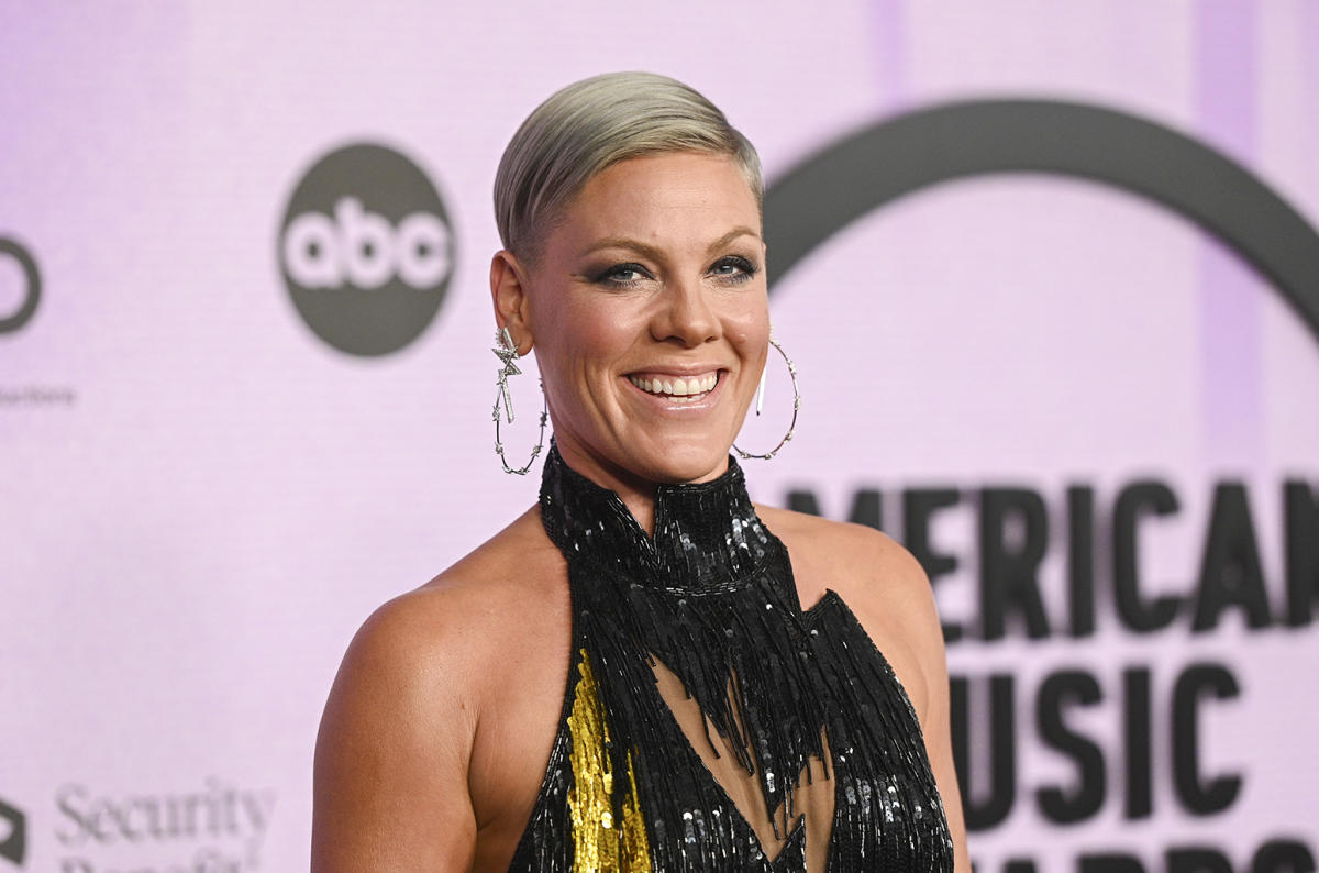 P!nk Honors Olivia Newton-John With AMAs Tribute Performance