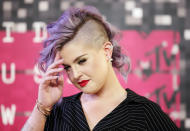 TV personality Kelly Osbourne arrives at the 2015 MTV Video Music Awards in Los Angeles, California, August 30, 2015. REUTERS/Danny Moloshok