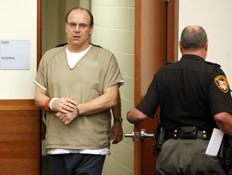 Art Schlichter enters the Franklin County Common Pleas Court. (AP Photo/Terry Gilliam)