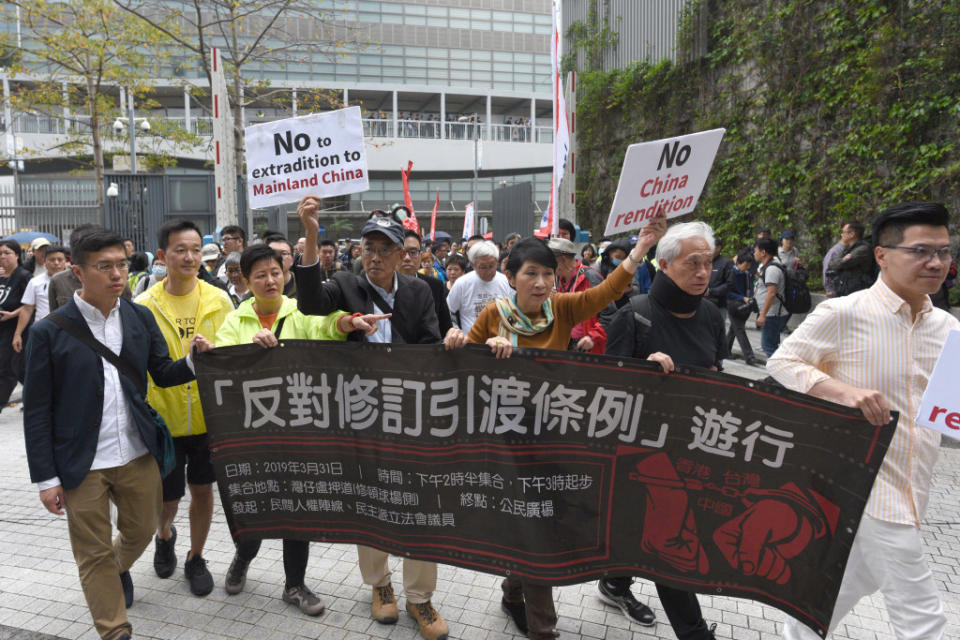 民陣和民主派立法會議員星期日發起反修訂逃犯條例遊行，12,000人參加。何君健攝