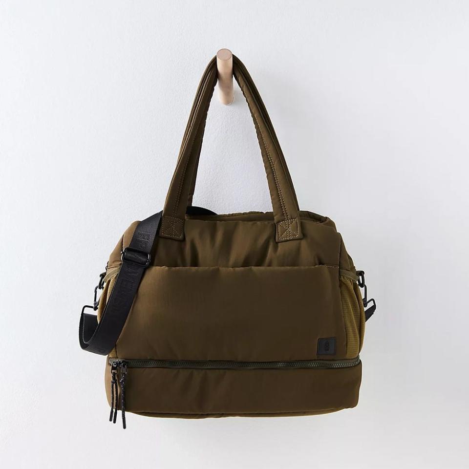 <p><a href="https://go.redirectingat.com?id=74968X1596630&url=https%3A%2F%2Fwww.freepeople.com%2Fshop%2Fmvp-duffle-bag%2F%3Fcategory%3Dweekender-bags%26color%3D236%26_gl%3D1%252A1ca7647%252A_up%252AMQ..%26gclid%3DCj0KCQjwztOwBhD7ARIsAPDKnkBJ2BlnGkqJsDZmXlKmYlxtlYJnkD6m359h8lp78FnSEqQ_ft4v-xUaAjRsEALw_wcB%26gclsrc%3Daw.ds%26type%3DREGULAR%26size%3DOne%2BSize%26quantity%3D1&sref=https%3A%2F%2Fwww.elle.com%2Ffashion%2Fshopping%2Fg60471079%2Fbest-weekender-bags-for-women%2F" rel="nofollow noopener" target="_blank" data-ylk="slk:Shop Now;elm:context_link;itc:0;sec:content-canvas" class="link ">Shop Now</a></p><p>MVP Duffle Bag</p><p>$128.00</p>