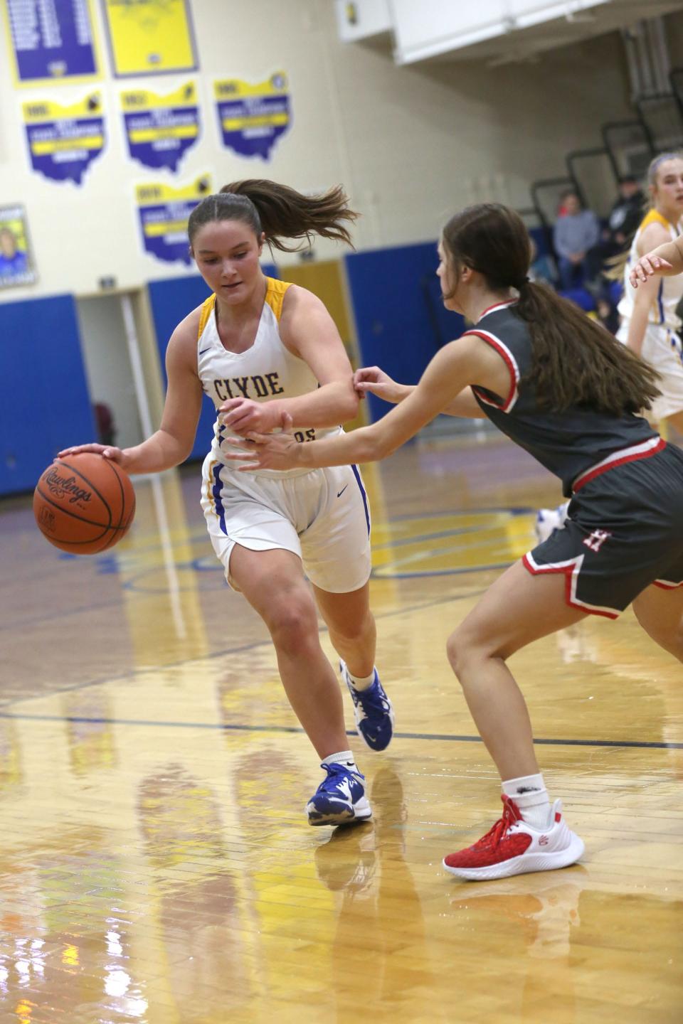 Clyde's Lexi Carlson handles the ball.