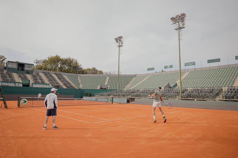 Coria, en el court central del BALTC, durante un entrenamiento entre Sebastián Báez y Tomás Etcheverry