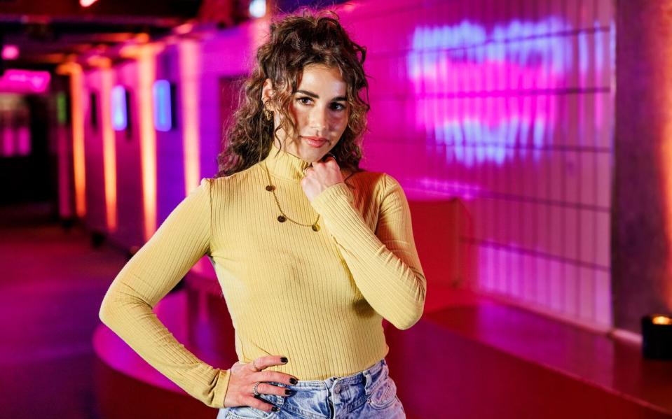 DSDS-Star Sarah Engels verwandelte "Te Amo Mi Amor" in eine Rock-Nummer inklusive Rap-Part. (Bild: ZDF / Michael Clemens)
