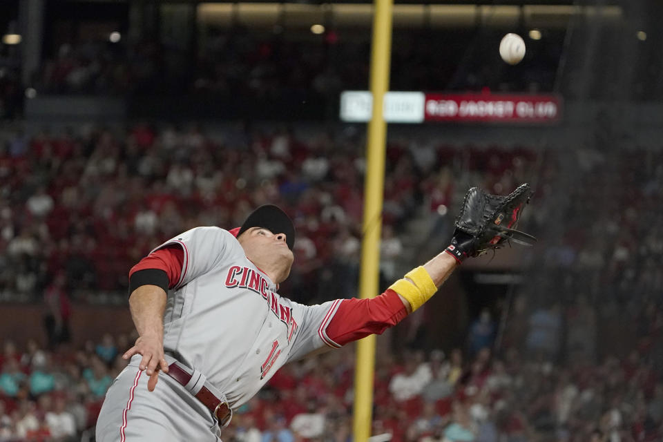 Cincinnati Reds first baseman Joey Votto catches a foul ball by St. Louis Cardinals' Yadier Molina during the sixth inning of a baseball game Friday, Sept. 10, 2021, in St. Louis. (AP Photo/Jeff Roberson)