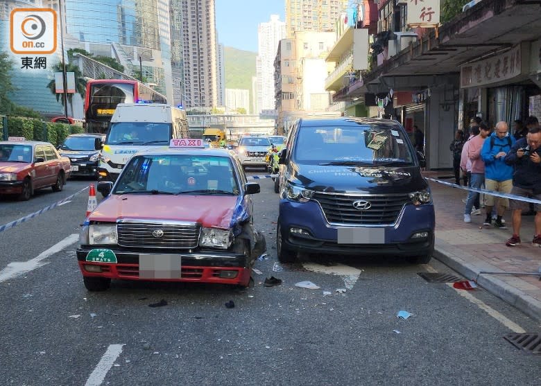 的士與客貨車發生碰撞。(張開裕攝)