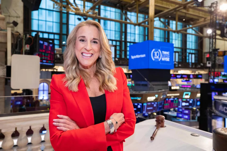 Taylor Morrison (NYSE: TMHC) Rings The Opening Bell® The New York Stock Exchange welcomes Taylor Morrison (NYSE: TMHC), today, Monday, April 10, 2023, in celebration of its 10th anniversary of listing. To honor the occasion, Sheryl Palmer, Chairman and CEO, joined by Michael Blaugrund, NYSE Chief Operating Officer, rings The Opening Bell®. Photo Credit: NYSE The enclosed content is the property of NYSE Group, Inc. or its affiliates and is protected by U.S. and international copyright and trademark laws. © 2022 NYSE Group, Inc. All rights reserved.