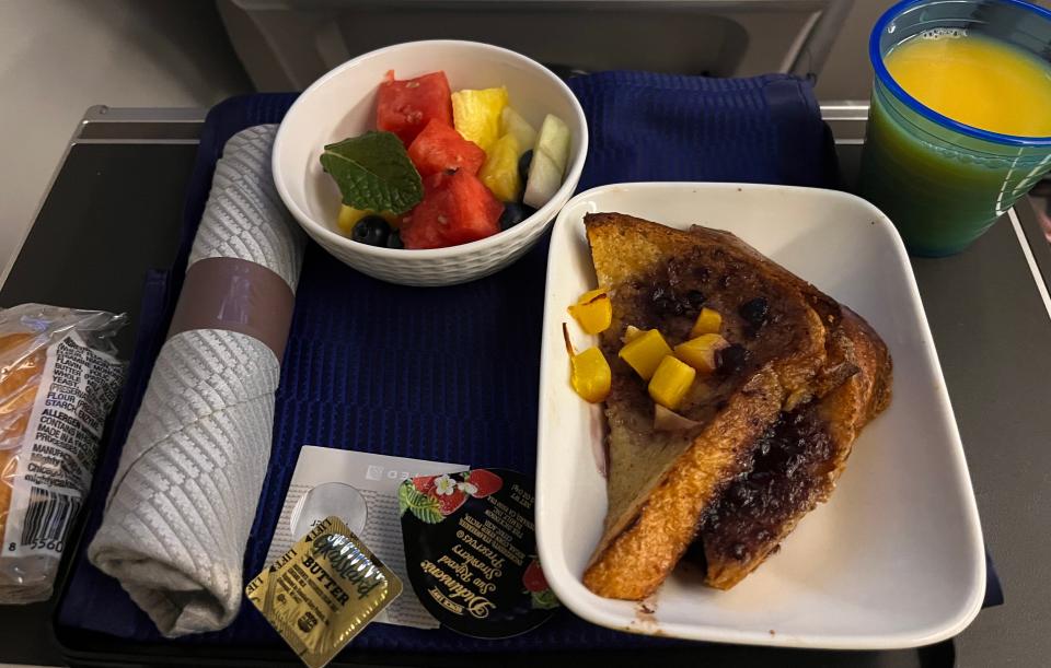 A photo of breakfast on a United Airlines flight when you're sitting in premium plus.